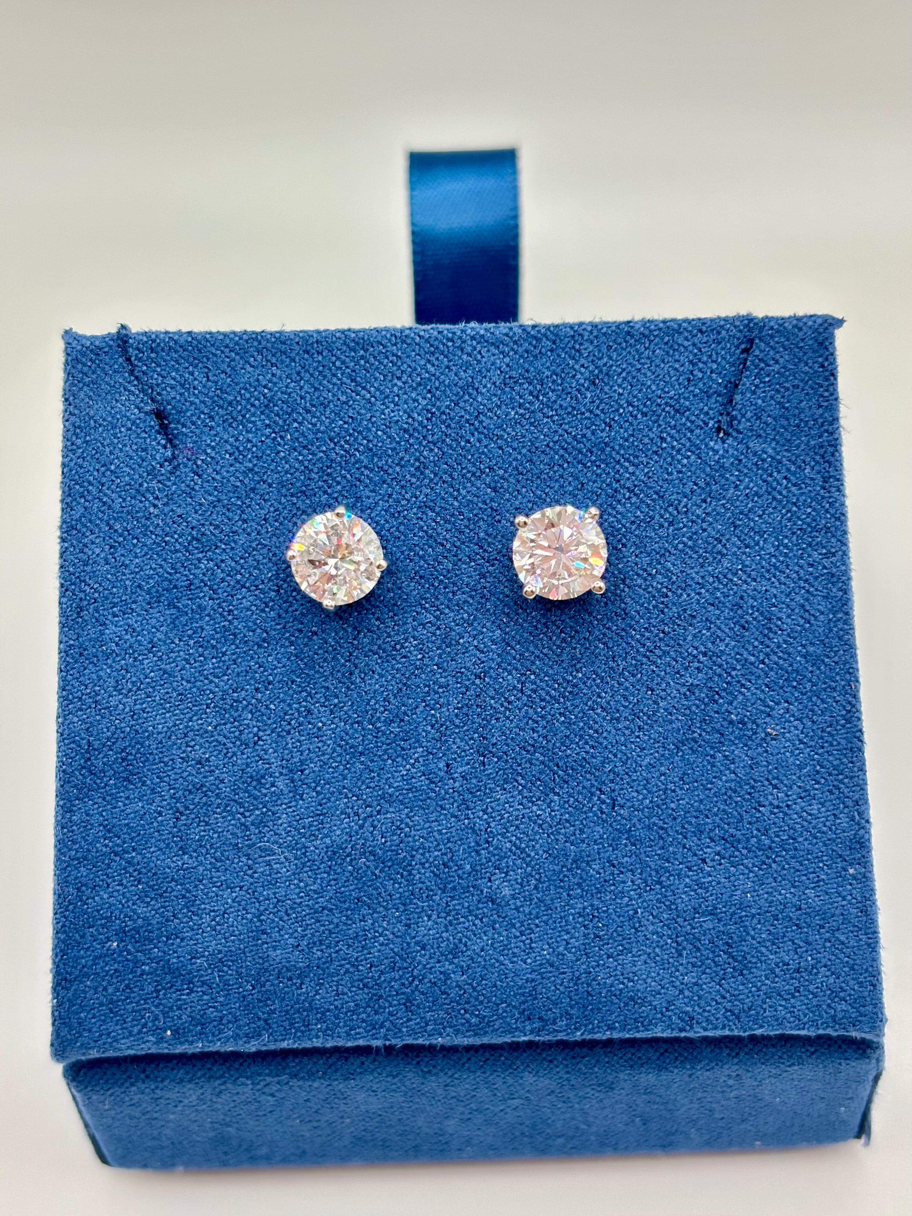 2 CTW lab grown diamond studs in 14K white gold on blue velvet box, close-up