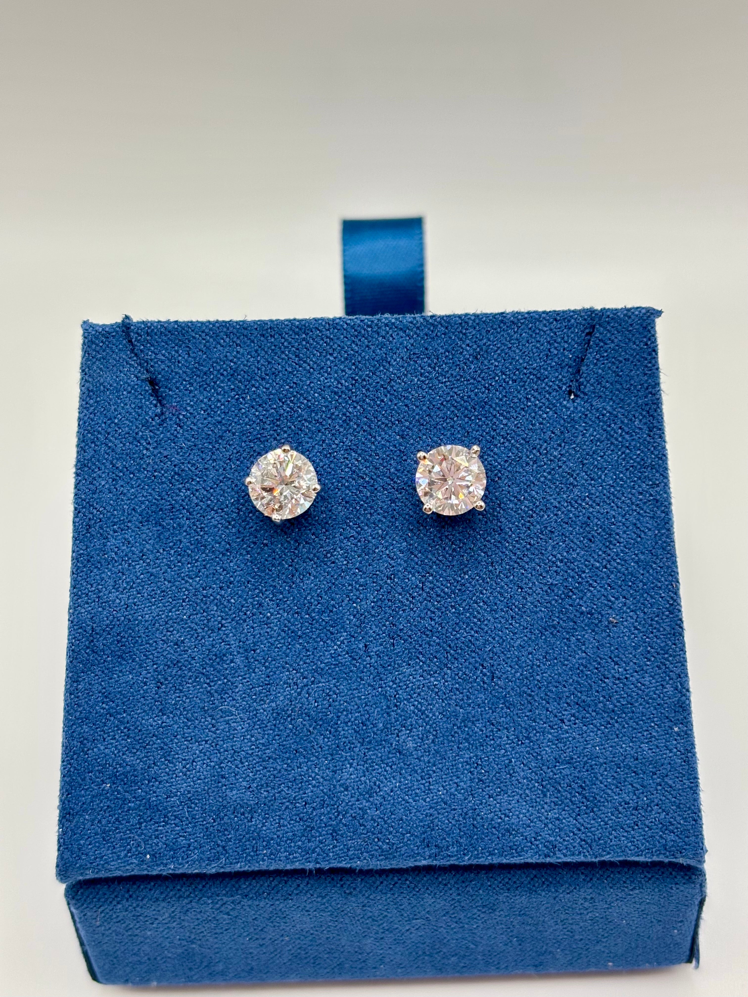 Lab diamond stud earrings in 14K white gold martini setting, front view on blue box